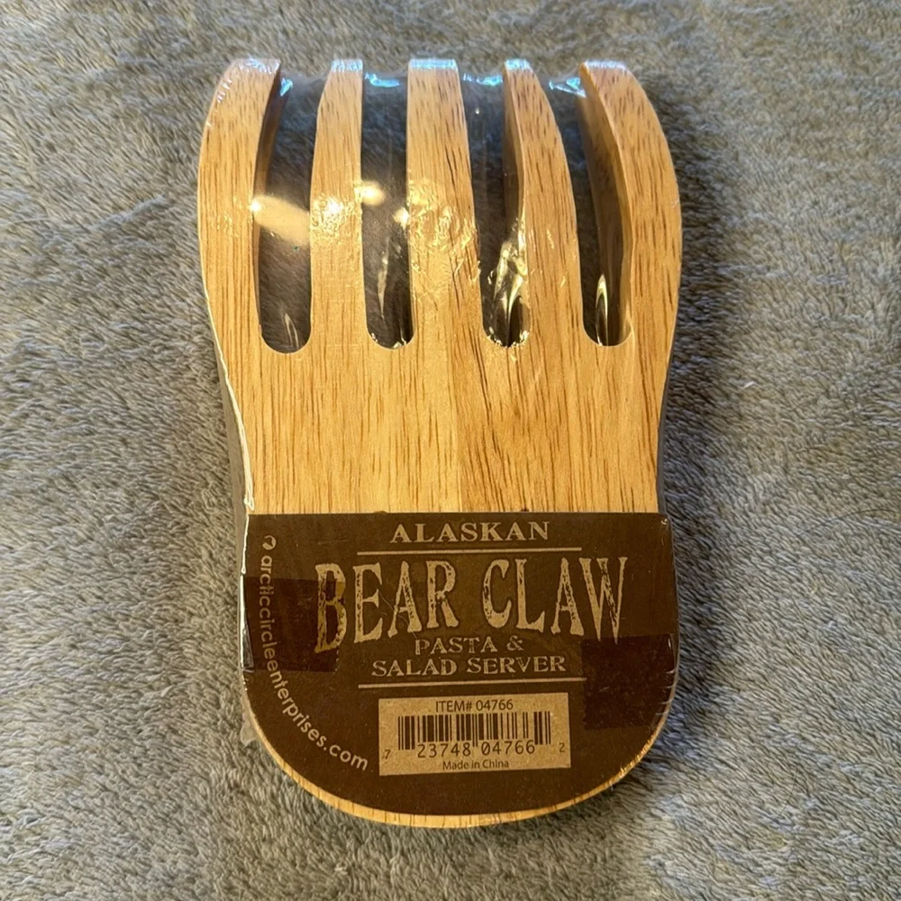 NWT Alaskan Bear Claw Wood Pasta and Salad Server